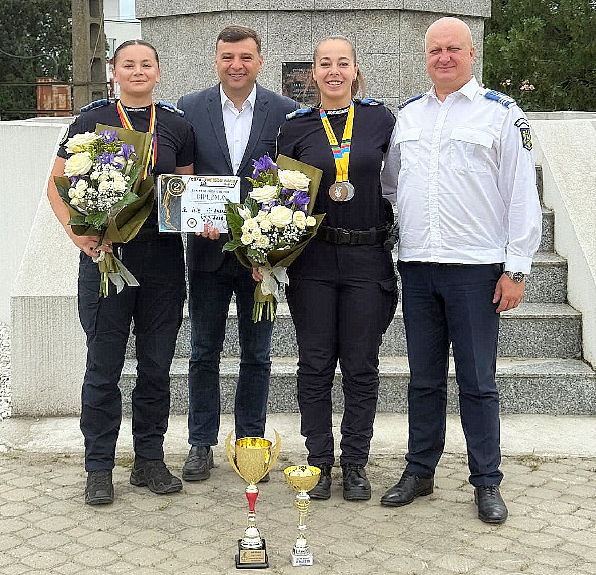 Două sportive care reprezintă Jandarmeria, felicitate de vicepreședintele CJA Sergiu Bîlcea