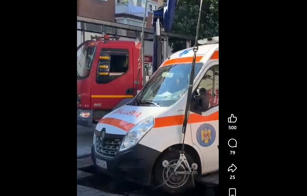 Au căzut cu ambulanța într-o fântână arteziană de pe Aleea Borsec (VIDEO)