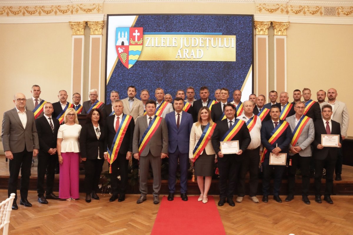 Diplome pentru primarii din județ care s-au făcut remarcați în slujba comunității (FOTO)