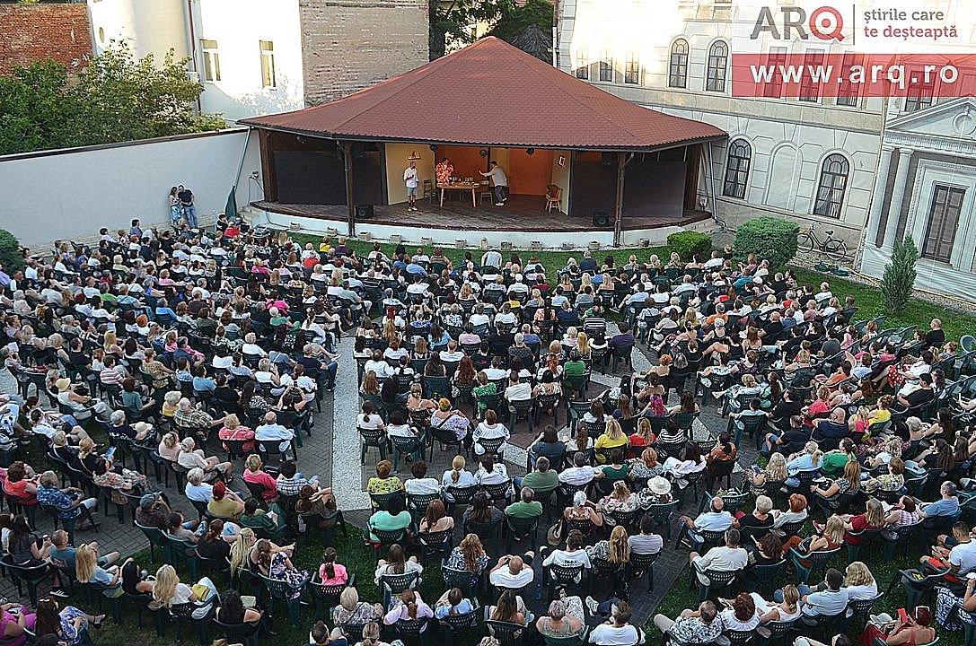 Comedia a dat startul verii: „Prieteni de familie” a făcut senzație la Teatrul de Vară