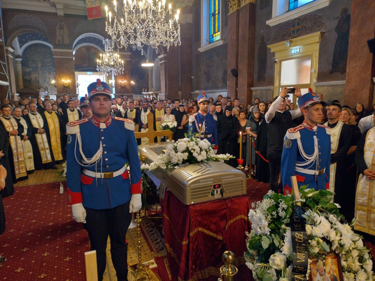 Aradul și-a luat rămas-bun de la Preasfințitul Părinte Emilian Crișanul