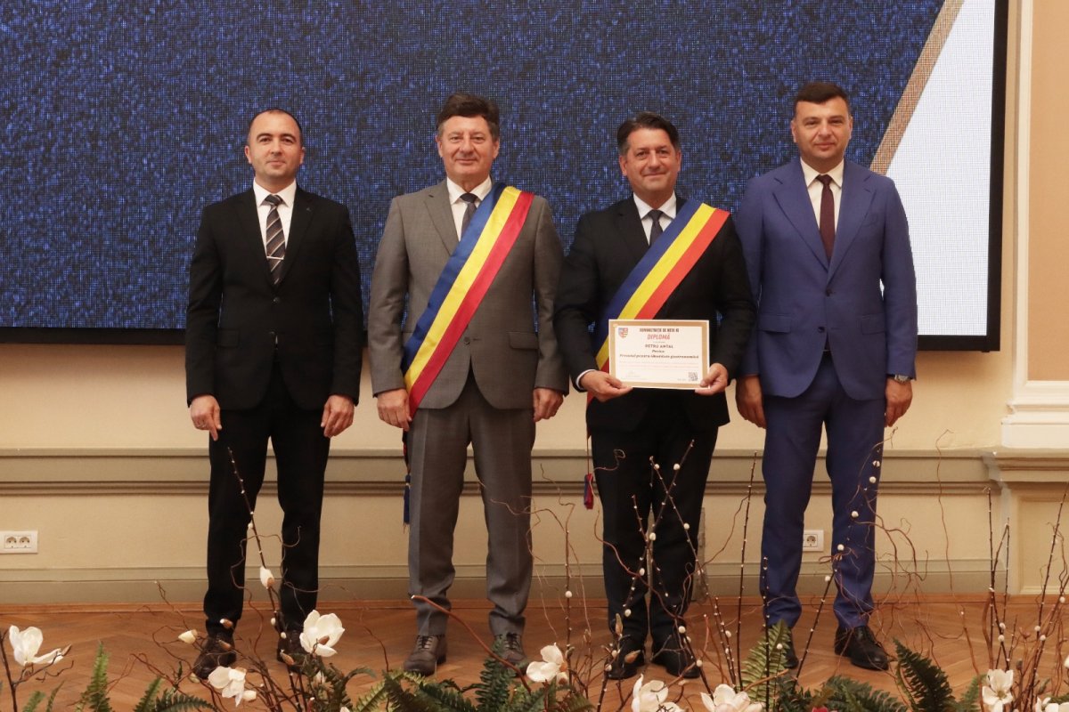 Primarul Petru Antal, distins de Consiliul Județean pentru consolidarea brandului „Pita de Pecica” (FOTO)
