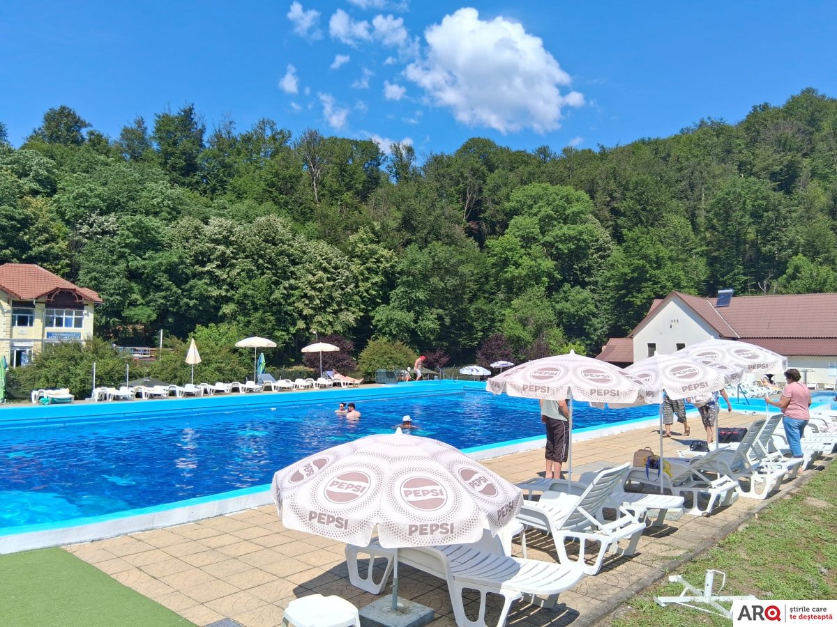 Ștrandul de la Moneasa a fost preluat de Primărie: care sunt prețurile acestei veri și ce surprize îi așteaptă pe turiști (FOTO)