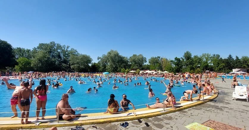 Tarifele la Ștrandul Neptun rămân neschimbate în sezonul estival 2026. Consiliul Local a aprobat și modificarea programului de funcționare