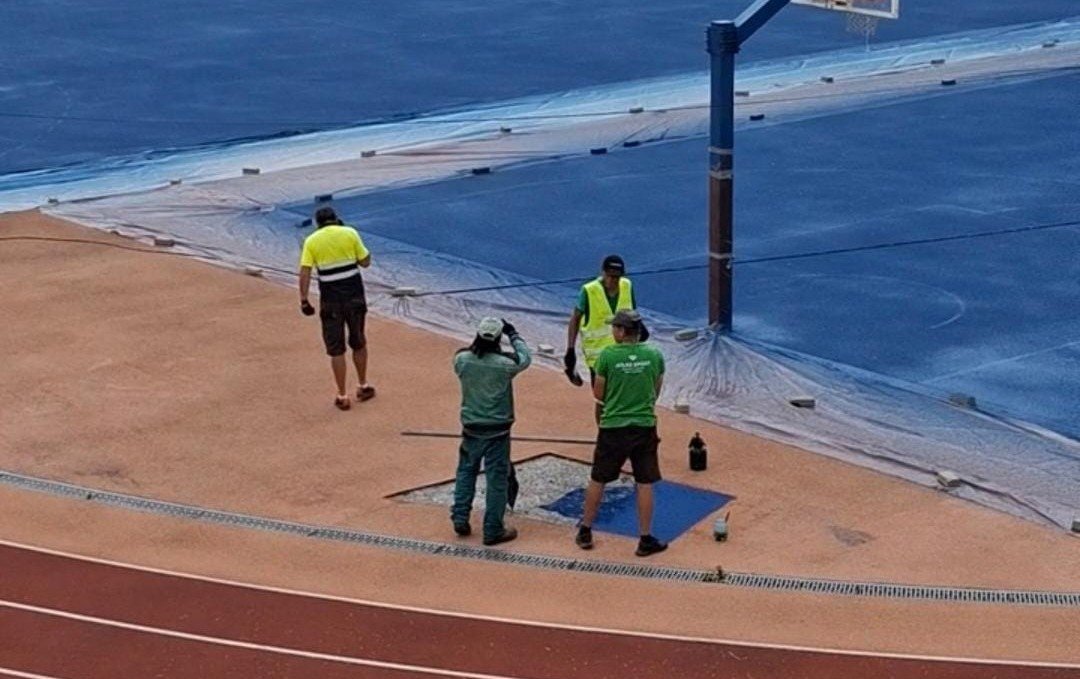 Lucrări de mentenanță la terenul de sport „Ioan Marconi” de la Moise (FOTO)