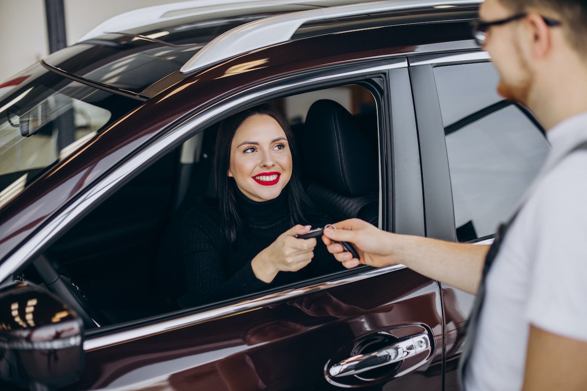 5 verificări esențiale înainte să cumperi o mașină second hand