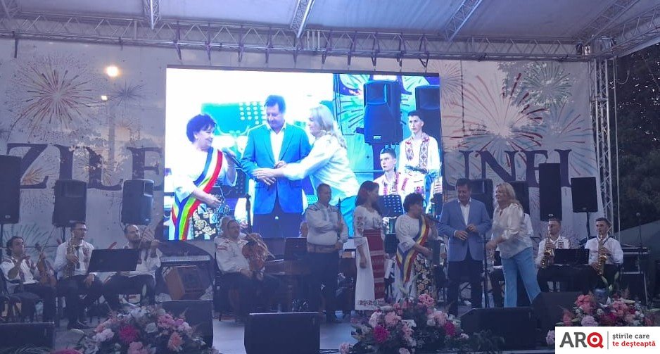 Șagu a sărbătorit Ziua Comunei: ansambluri locale, artiști renumiți și artificii (FOTO)