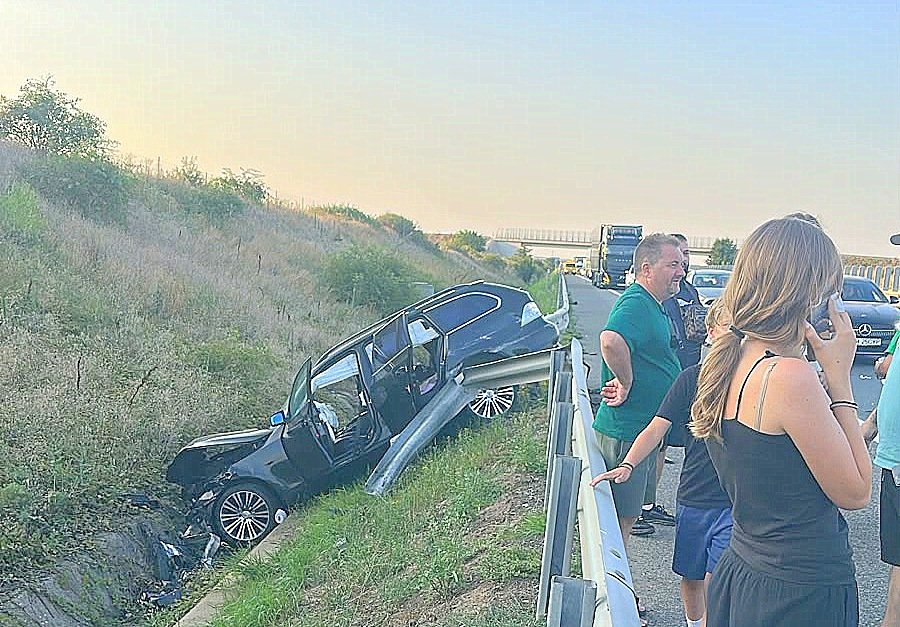 Accident cu 4 (patru) autoturisme pe Autostrada A1 între Arad și Timișoara