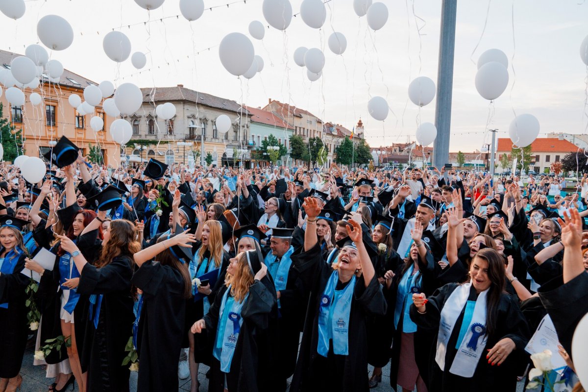 Promoția 2026 a facultăților non-medicale din cadrul UVVG a sărbătorit absolvirea într-o seară plină de emoție și inspirație