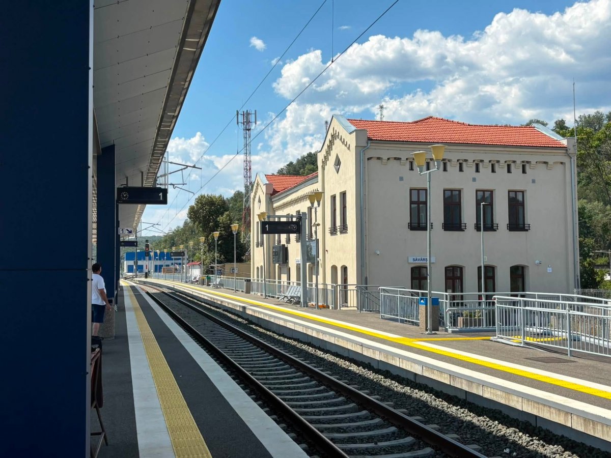 Imagini cu Stația CFR Săvârșin după modernizare