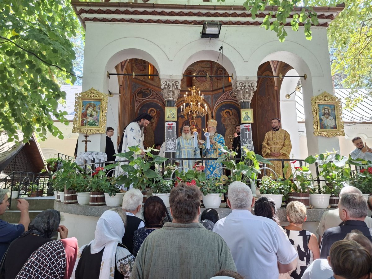 SLUJBĂ DE PRIVEGHERE ÎN AJUNUL PRAZNICULUI ADORMIRII MAICII DOMNULUI, LA MĂNĂSTIREA HODOȘ-BODROG