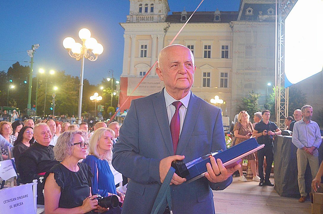 De la copilul uimit în Gara Arad la Cetățean de Onoare. Povestea lui Alexandru Bercea și a orașului pe care l-a ales