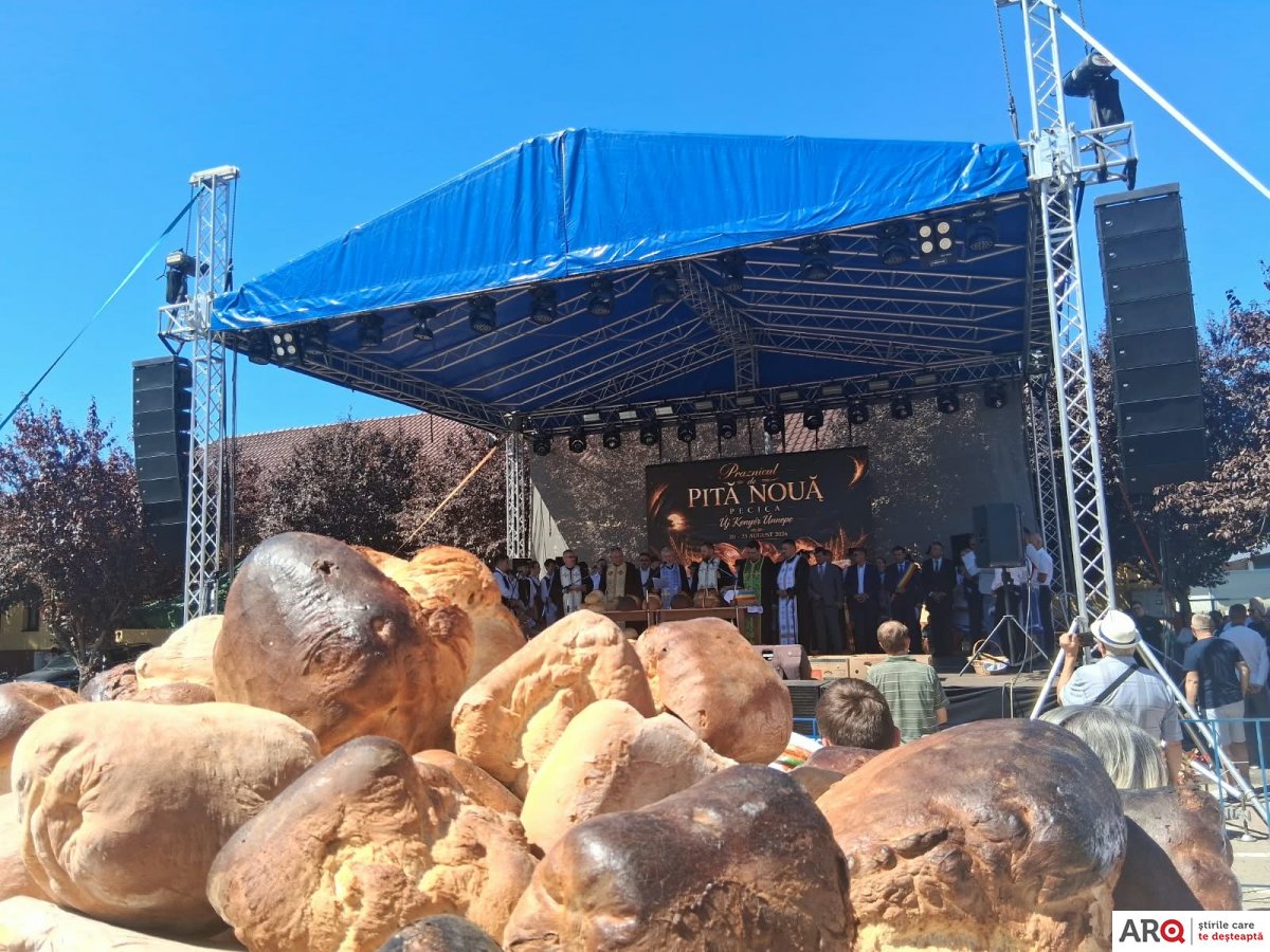 Patru zile de sărbătoare la Pecia: Praznicul de Pită Nouă a adunat comunitatea în jurul tradițiilor (FOTO)