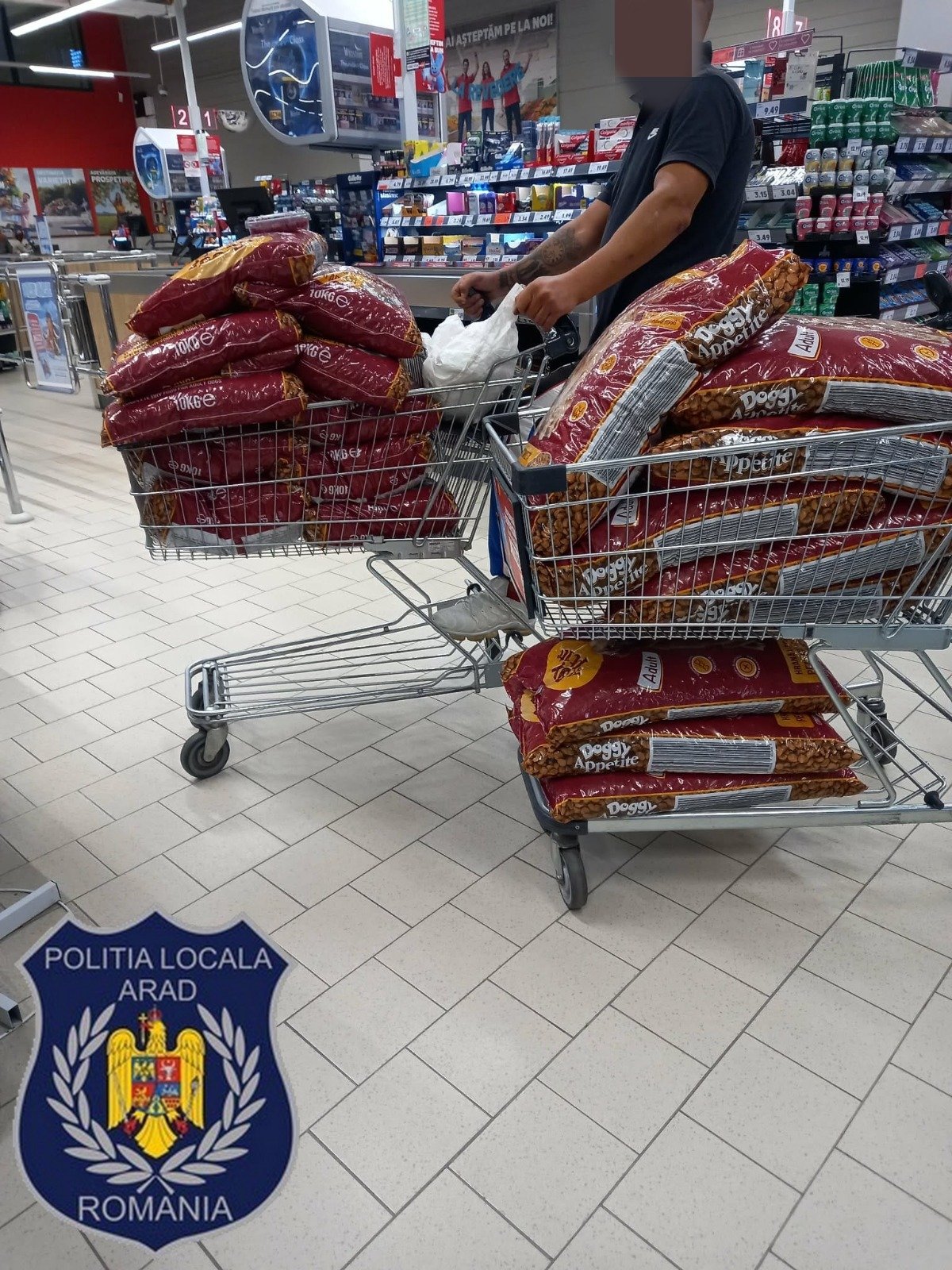 40 de saci de hrană pentru Adăpostul de Câini, din reciclarea PET‑urilor colectate de persoanele care au muncit în folosul comunității