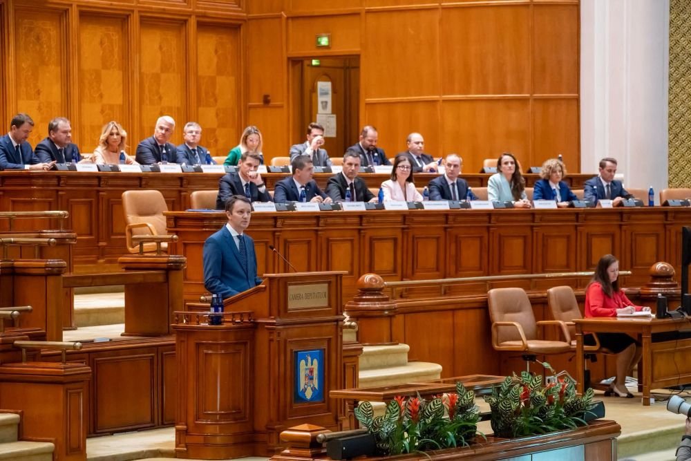 Guvernul Mureșan a fost trântit în Parlament de alianța PSD-AUR, nedeclarată încă 