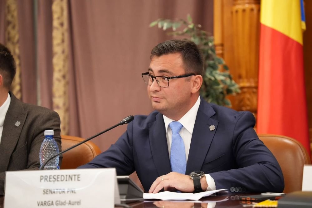 Glad Varga întreabă public ce ar trebui să urmeze după respingerea Guvernului Mureșan