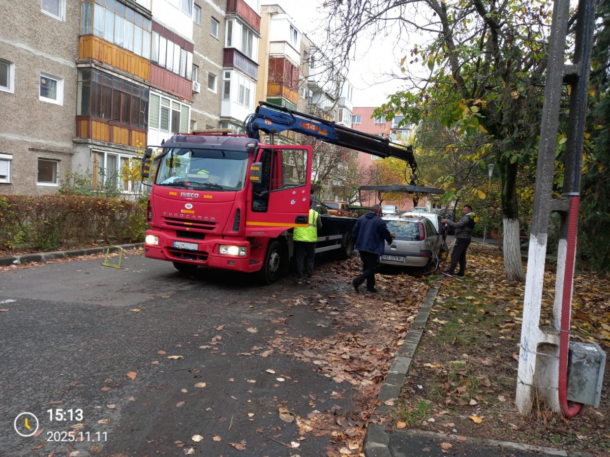 Peste 1.500 de mașini abandonate verificate de Poliția Locală; vezi câte au fost ridicate efectiv (FOTO)