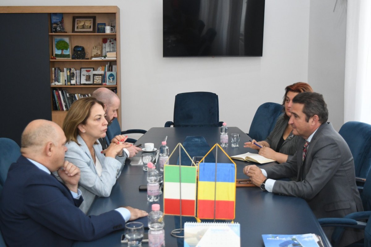 Primăria Municipiului Arad, dialog consolidat cu reprezentanții diplomatici ai Italiei (FOTO)