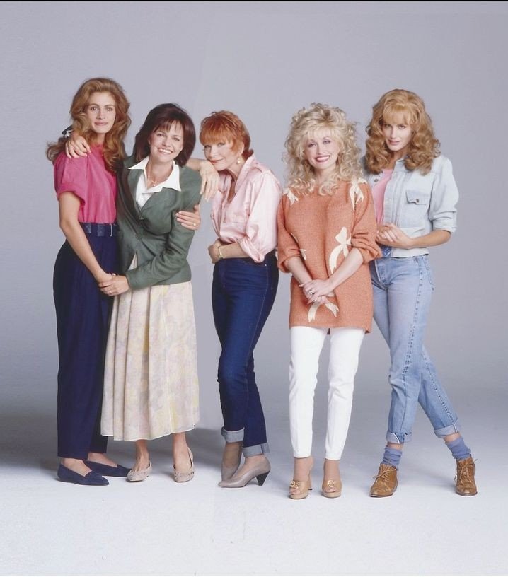 Tribut Dolly Parton. Filmul „Magnolii de oțel“, pe marele ecran, la Cinematograful „Arta“ din Arad
