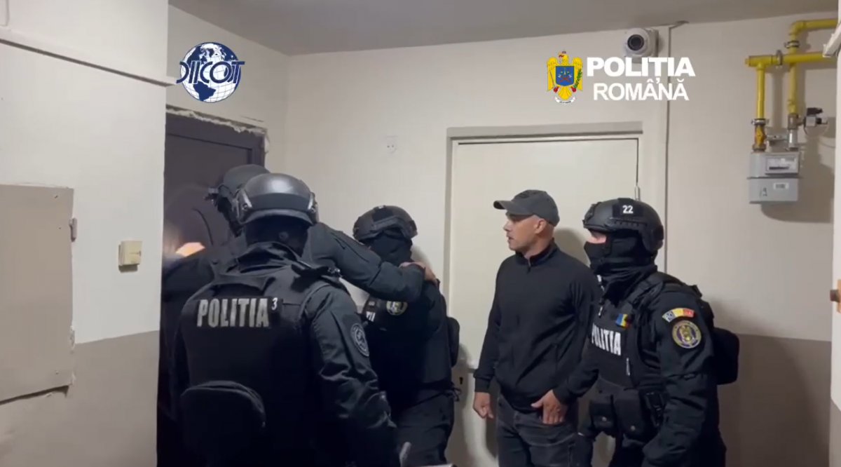 Petreceri cu droguri într-un imobil din Arad: zeci de suspecți, inclusiv minori, duși la audieri