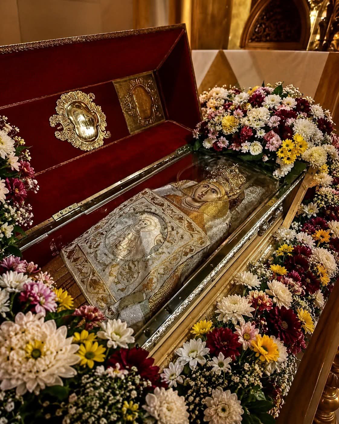Calea spre Sfânta Cuvioasă Parascheva – 37 de persoane vârstnice vulnerabile vor ajunge la Iași, la racla sfintei