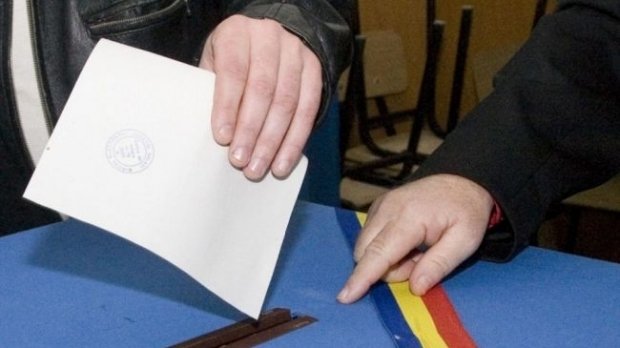 Ce AMENZI riscă alegătorii care îşi fotografiază BULETINELE DE VOT