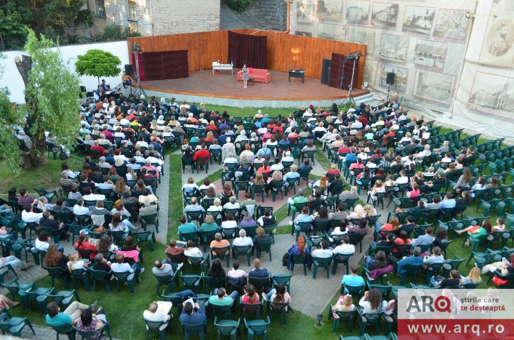 Voyeur la Teatrul de Vară