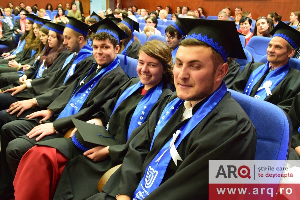 Universitatea „Aurel Vlaicu”  Arad îşi sărbătoreşte absolvenţii Facultăţii de Ştiinţe Exacte