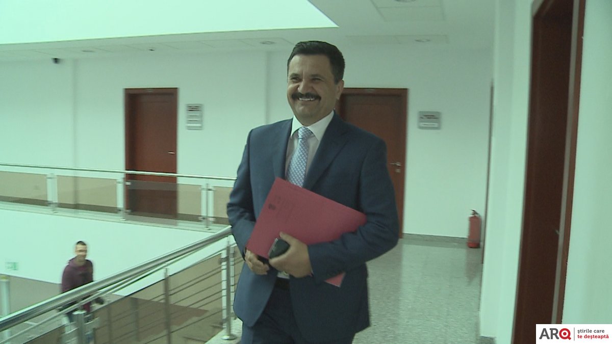 FOTO | Ioțcu A REVENIT la birou. El și-a reluat funcția de președinte al Consiliului Județean