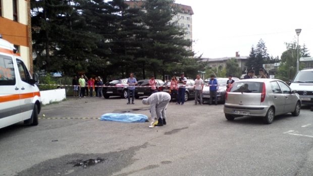 TRAGEDIE. Un adolescent de 16 ani s-a sinucis la Piteşti. A ales cea mai BARBARĂ metodă