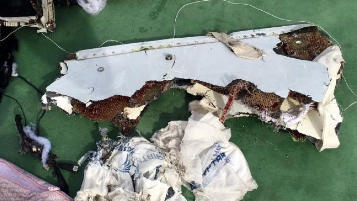 Epava avionului EgyptAir, găsită în Marea Mediterană