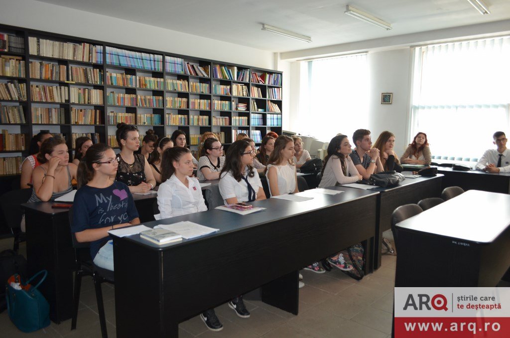 UAV: Premiaţii concursului naţional de creaţie literară şi eseistică „Adolescenţa şi provocările scrisului”