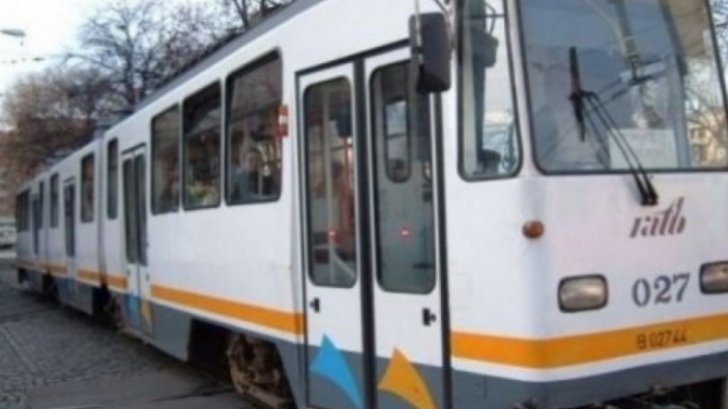 Arşiţa pune stăpânire pe ţară! Şinele de tramvai s-au curbat, din cauza caniculei