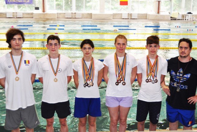 15 medalii pentru înotătorii CSŞ Gloria Arad la Cupa Flykick