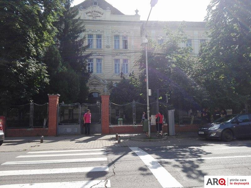 Zeci de elevi arădeni au absentat de la prima probă a Evaluării Naționale