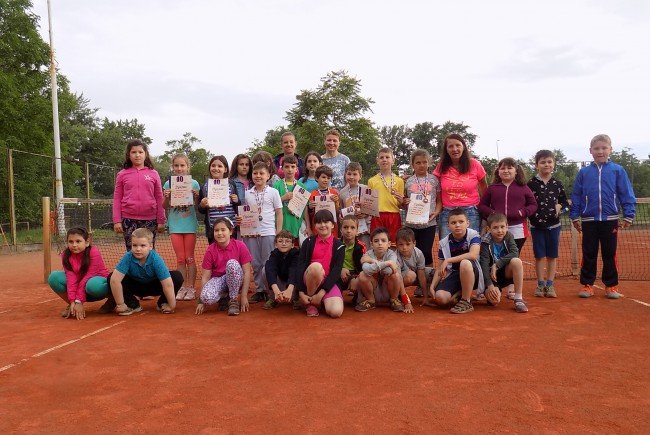 „Cupa 1 iunie” la tenis de câmp, plus 5 ani de la înfiinţarea  CS TenisFan Arad