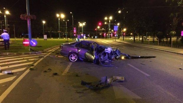 Un BMW, făcut praf în timpul unei curse ilegale cu un Audi, la Timișoara - FOTO