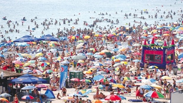 RECORD de turişti în acest weekend pe litoral! Ce STAŢIUNI preferă românii