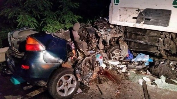 Accident cumplit în Cluj: Trei MORŢI şi patru răniţi, după ce o maşină a pătruns pe contrasens
