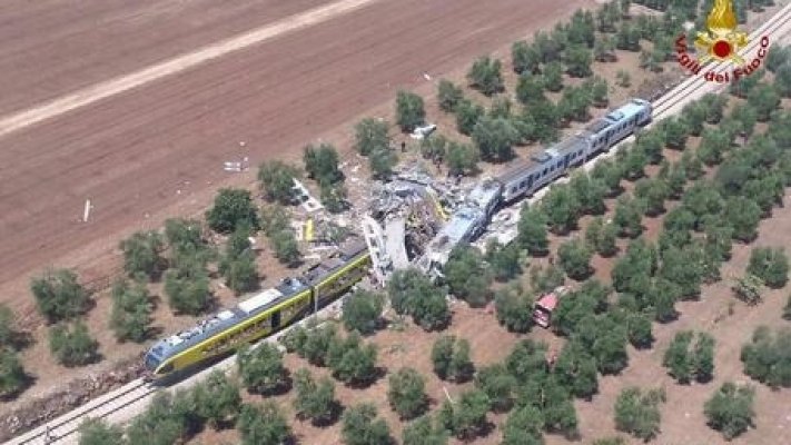Două trenuri de pasageri s-au ciocnit în Italia. Cel puţin 27 de morţi şi 50 de răniţi FOTO şi VIDEO