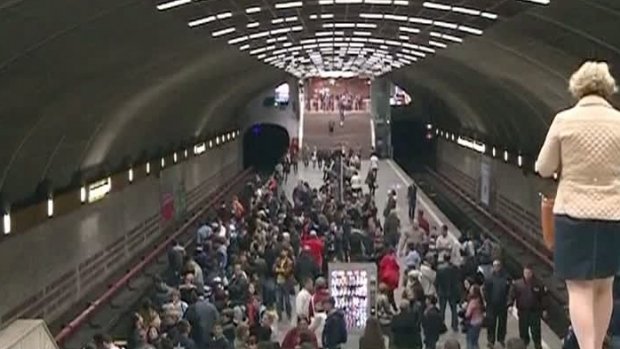 Tentativă de suicid la metrou. Traficul a fost blocat