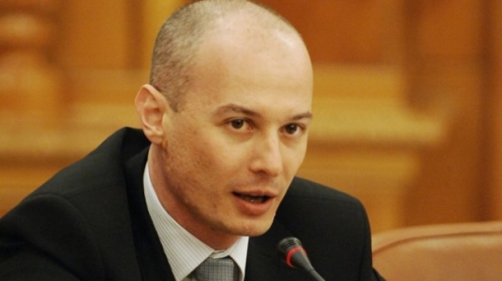 Viceguvernatorul BNR Bogdan Olteanu, reținut de DNA. Ar fi luat bani de la Vîntu pentru Tăriceanu