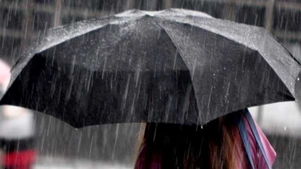 INFORMARE METEO: Două zile cu ploi, descărcări electrice şi intensificări ale vântului în toată ţara