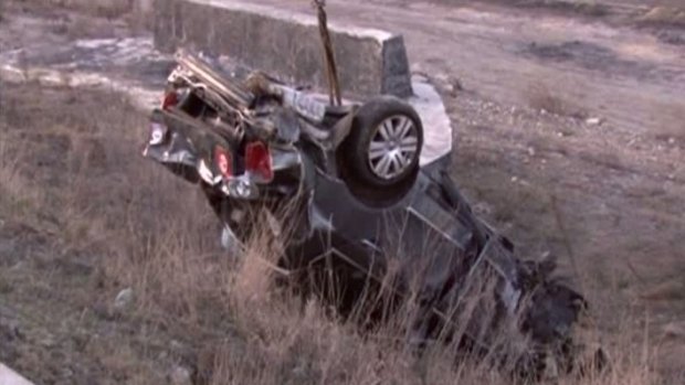 O tânără de 17 ani a murit după ce maşina în care se afla a căzut în gol. Băiatul care conducea autoturismul nu avea carnet