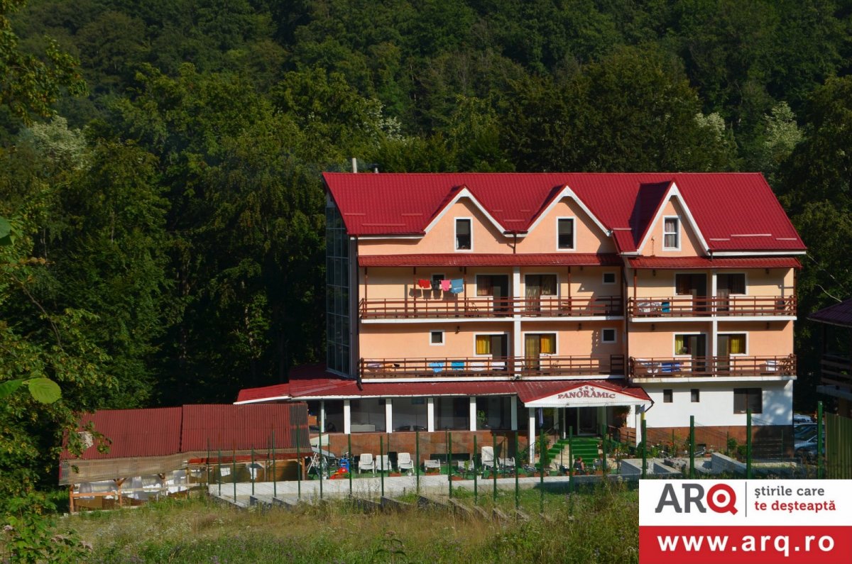 Edeleni vă călăuzește până la Hotel PANORAMIC Moneasa