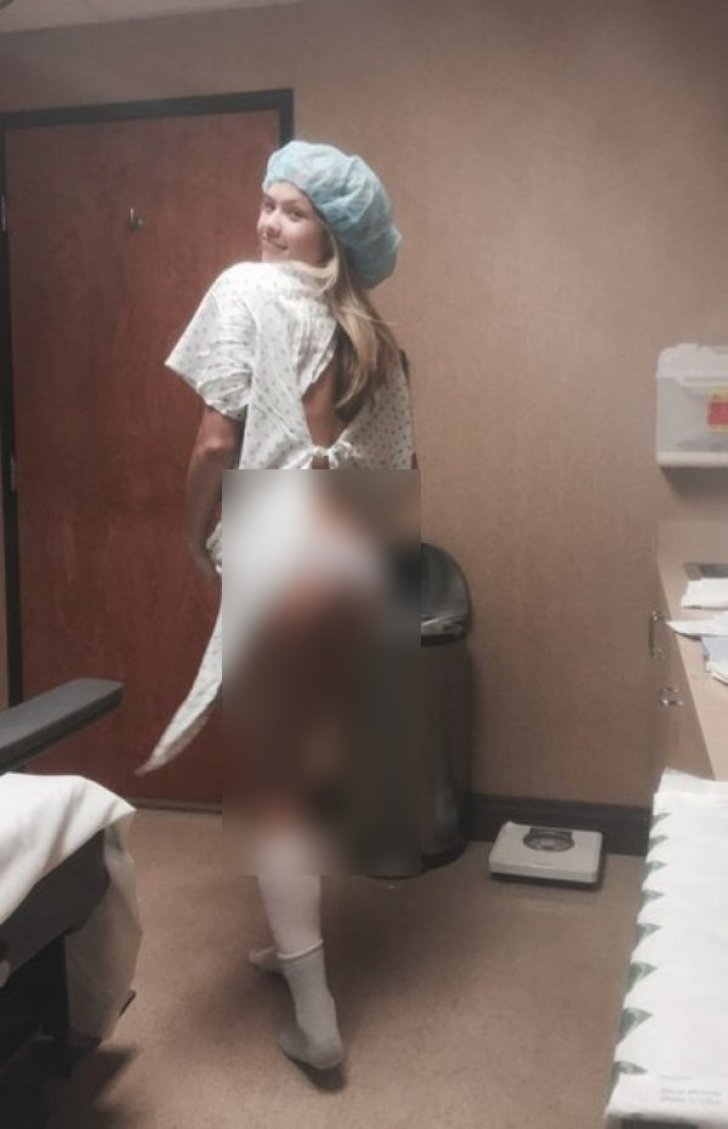O asistentă medicală a pozat provocator în sala de operaţii. Managerul spitalului a aflat şi a dat-o afară