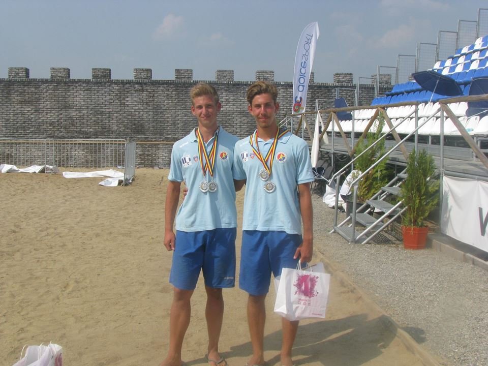 Arădenii Katona şi Rodina joacă la Europenele U18 de volei pe plajă