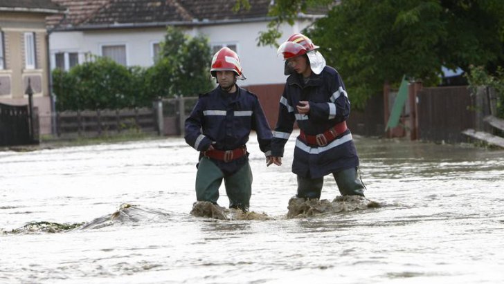 Cod galben de INUNDAŢII în mai multe judeţe din ţară. Harta zonelor afectate