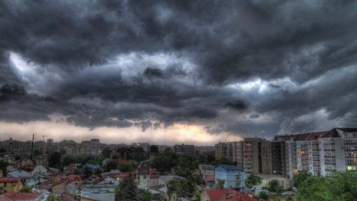 ATENŢIONARE METEOROLOGICĂ. COD GALBEN de FURTUNI în 15 judeţe