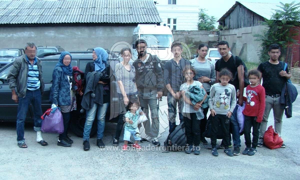 Mașină plină cu MIGRANȚI SIRIENI, descoperită la Vărșand. Cinci copii erau înghesuiți în portbagaj